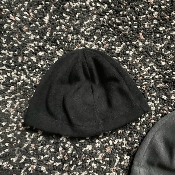 NO BRAND | Set of 2 Black & Grey Polyester Beanies - Picture 3 of 4